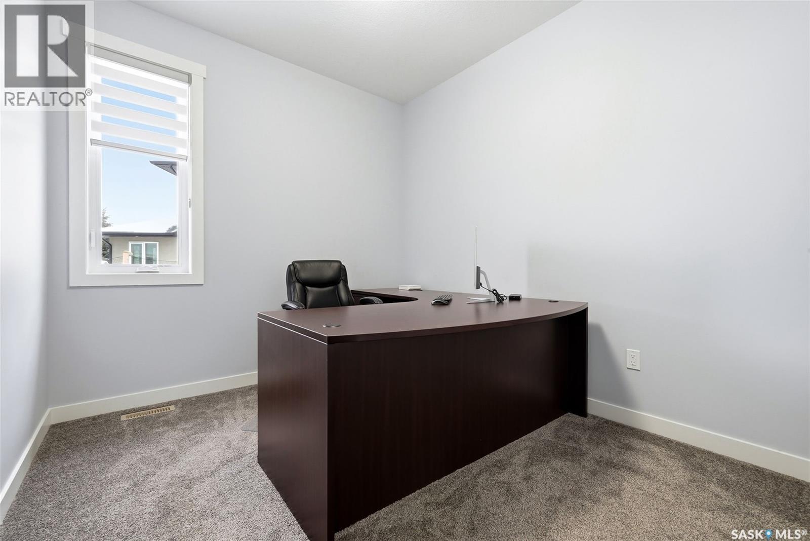 3921 Red Lily BAY - 25