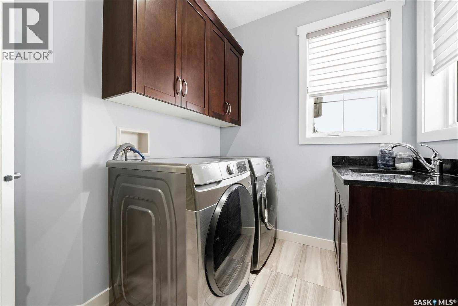 3921 Red Lily BAY - 27