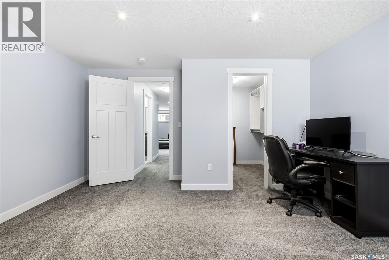 3921 Red Lily BAY - 39