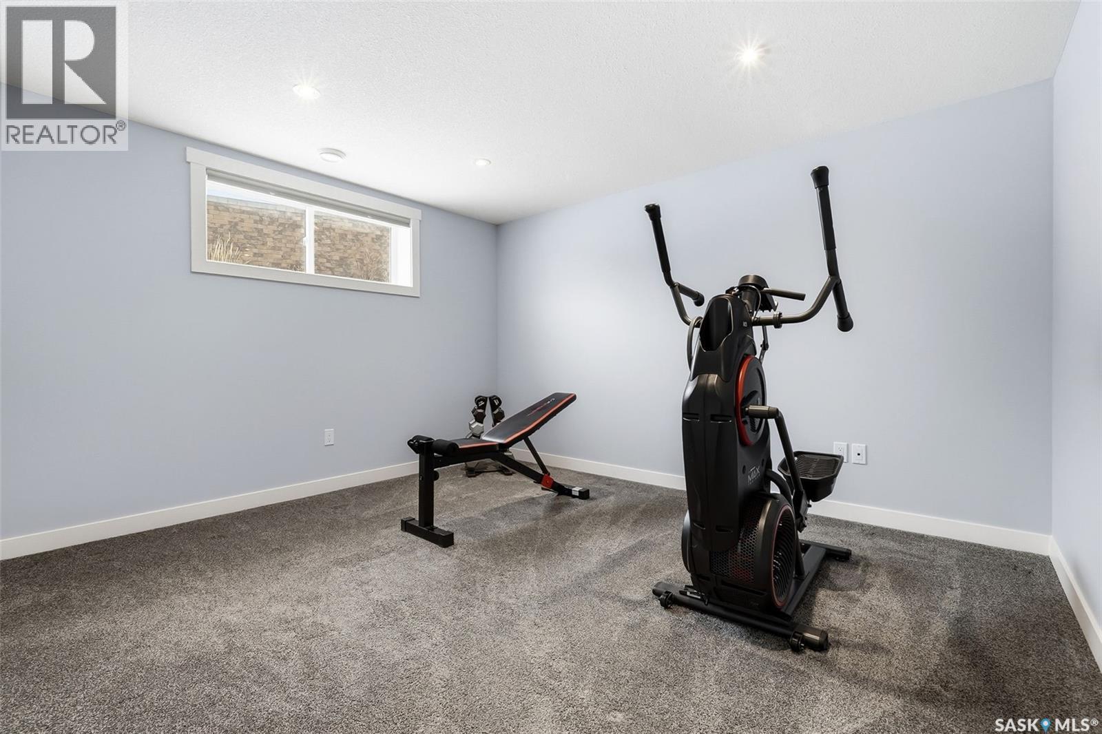 3921 Red Lily BAY - 44