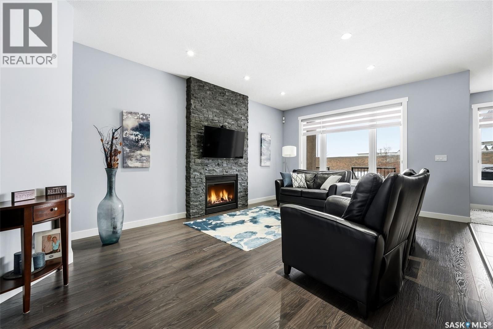 3921 Red Lily BAY - 5
