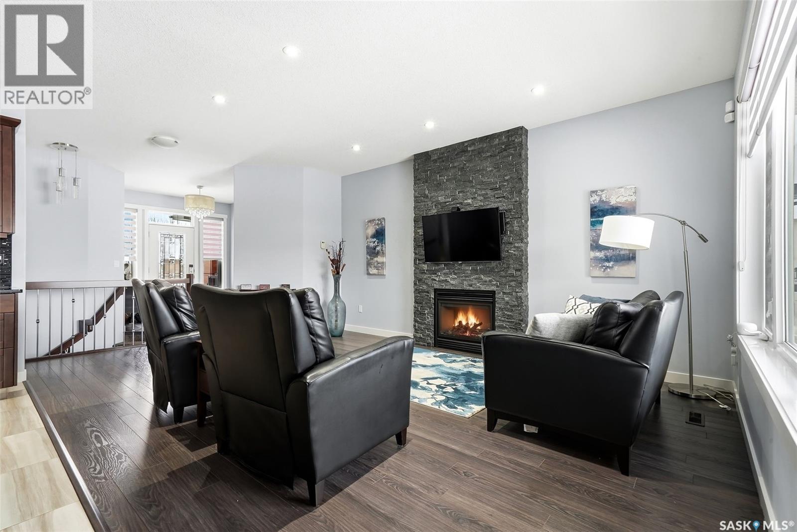 3921 Red Lily BAY - 6