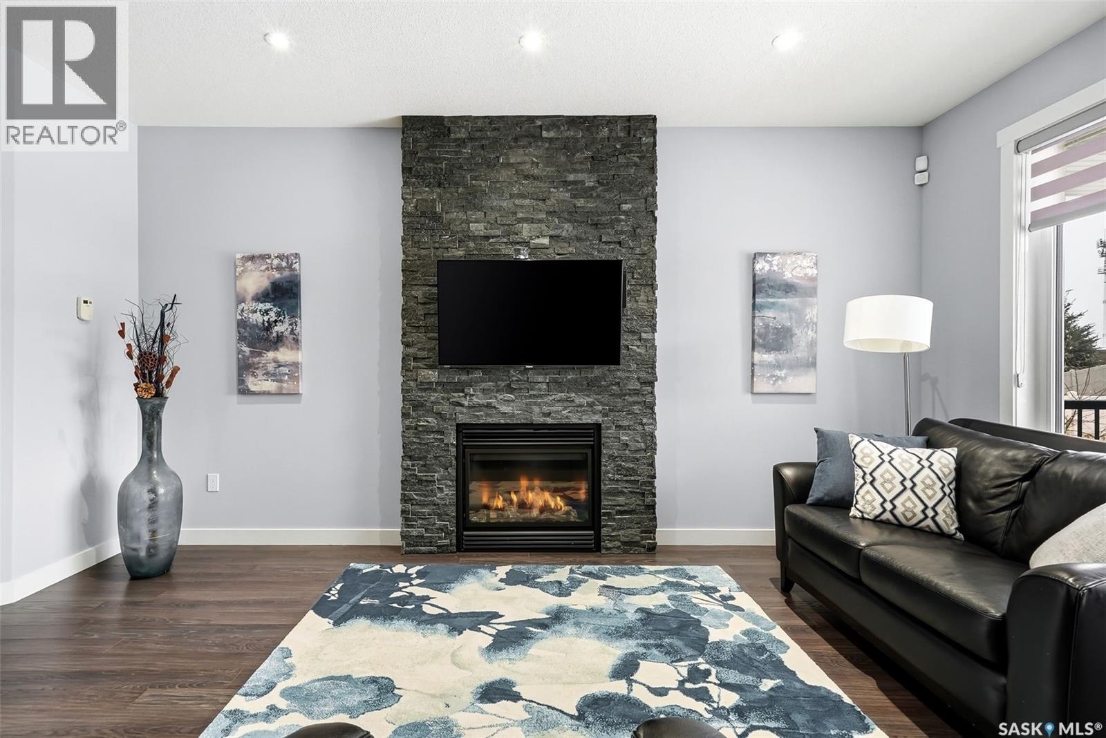 3921 Red Lily BAY - 7