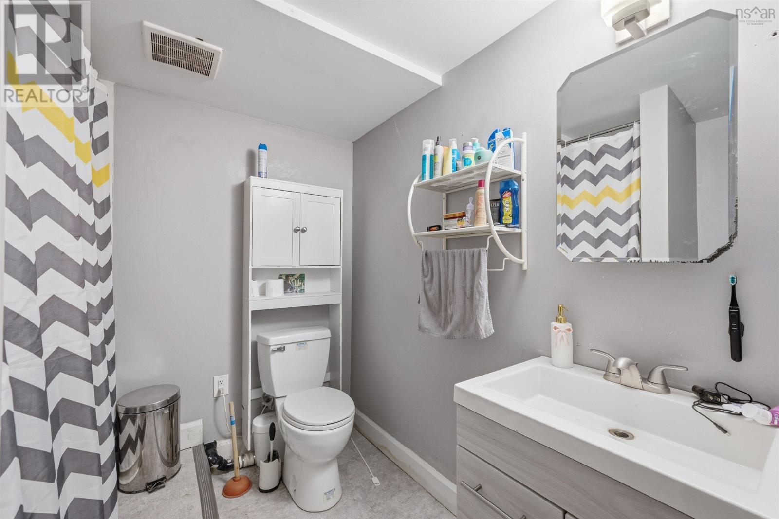 Property 20 of 46 of 3/3A Pauline Crescent