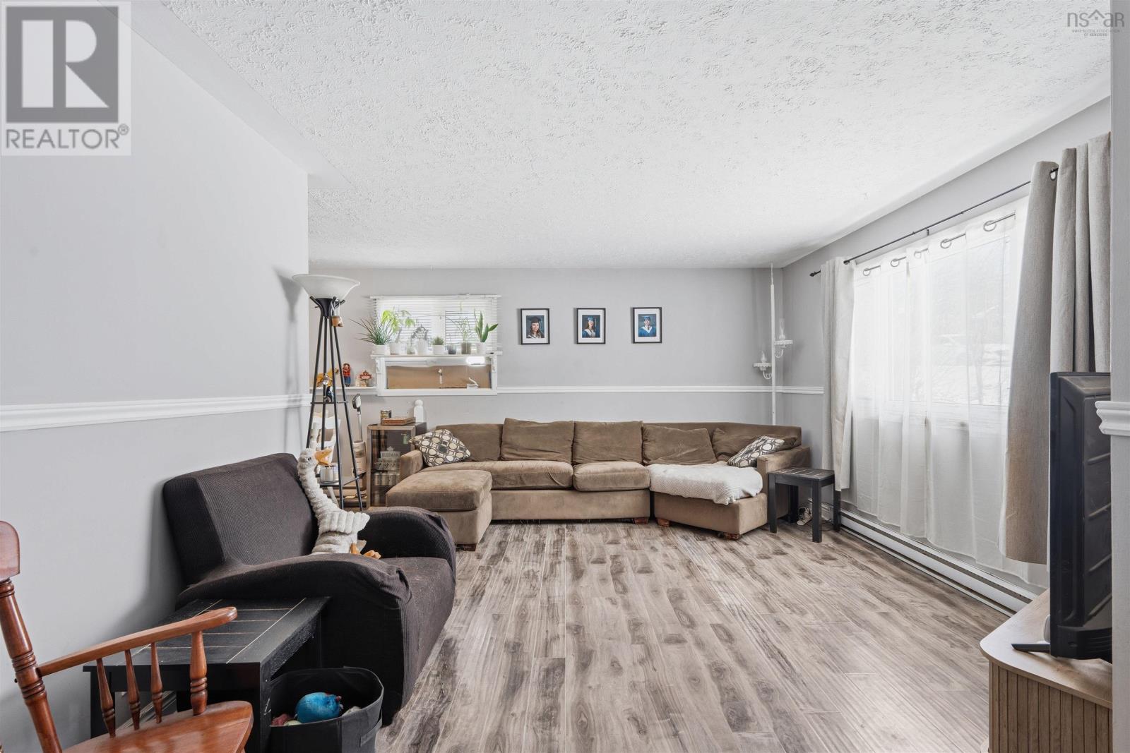 Property 32 of 46 of 3/3A Pauline Crescent