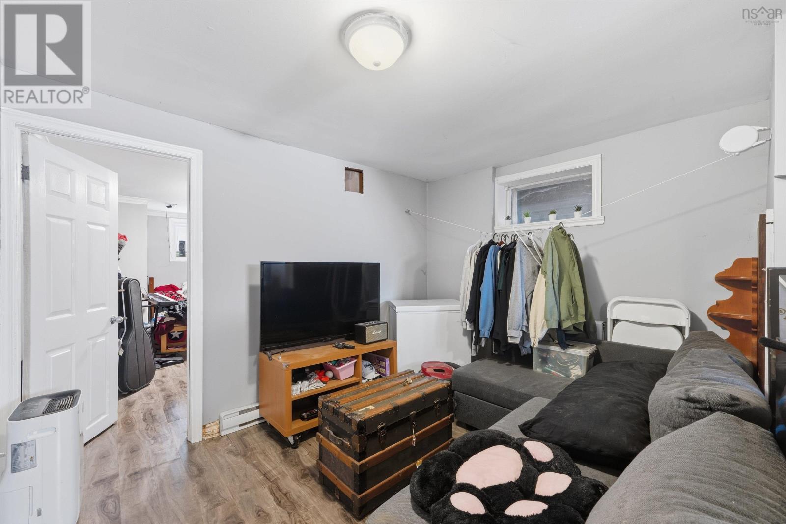 Property 8 of 46 of 3/3A Pauline Crescent