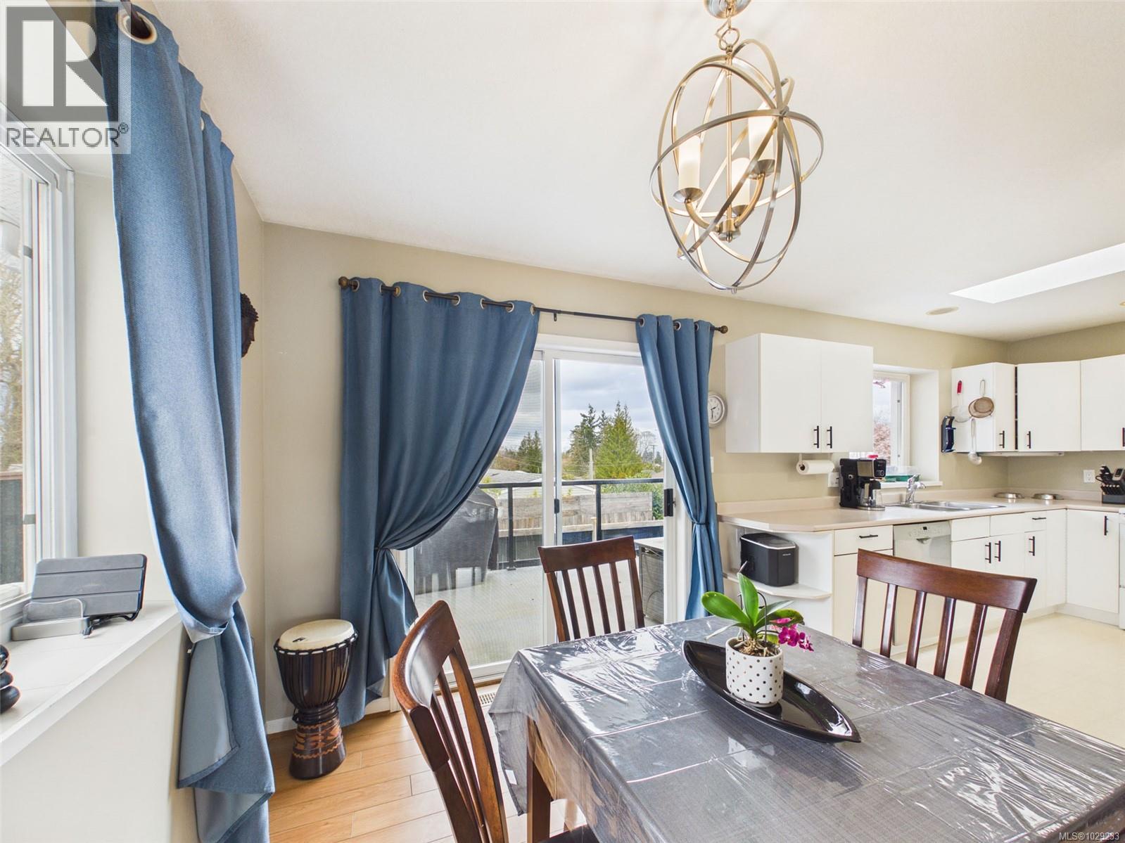 891 ESSLINGER RD - 17