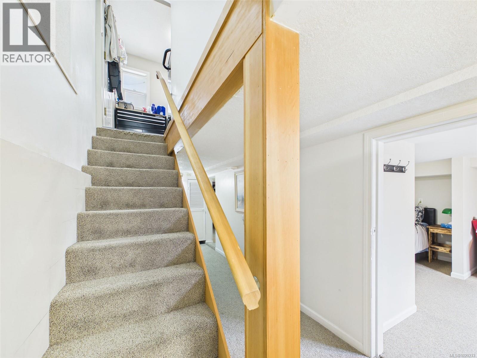 891 ESSLINGER RD - 27