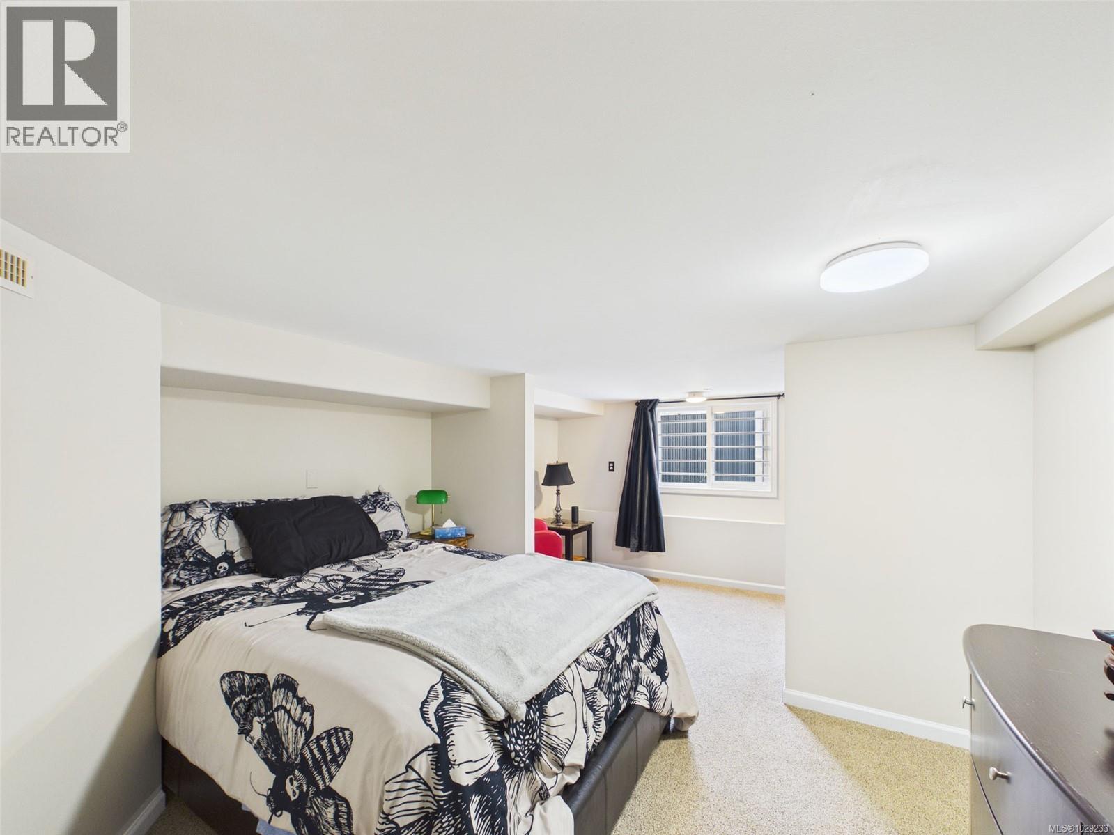 891 ESSLINGER RD - 31