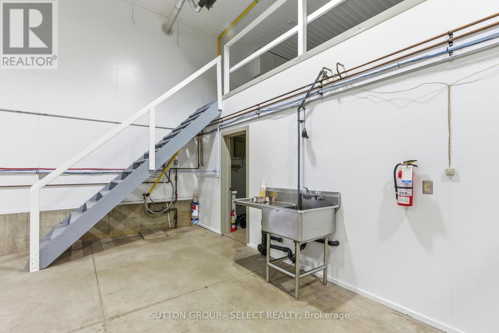 120 THAMES ROAD W Property Photo