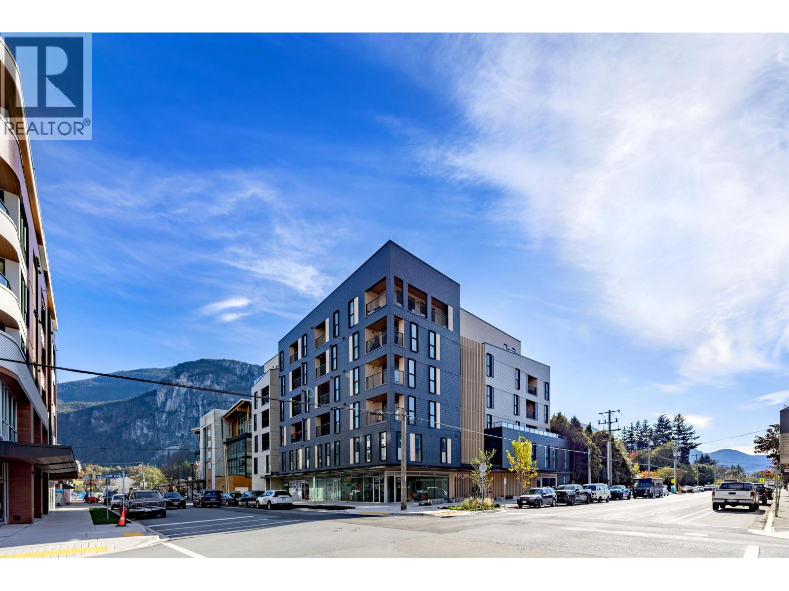 302 37994 2ND AVENUE, Squamish