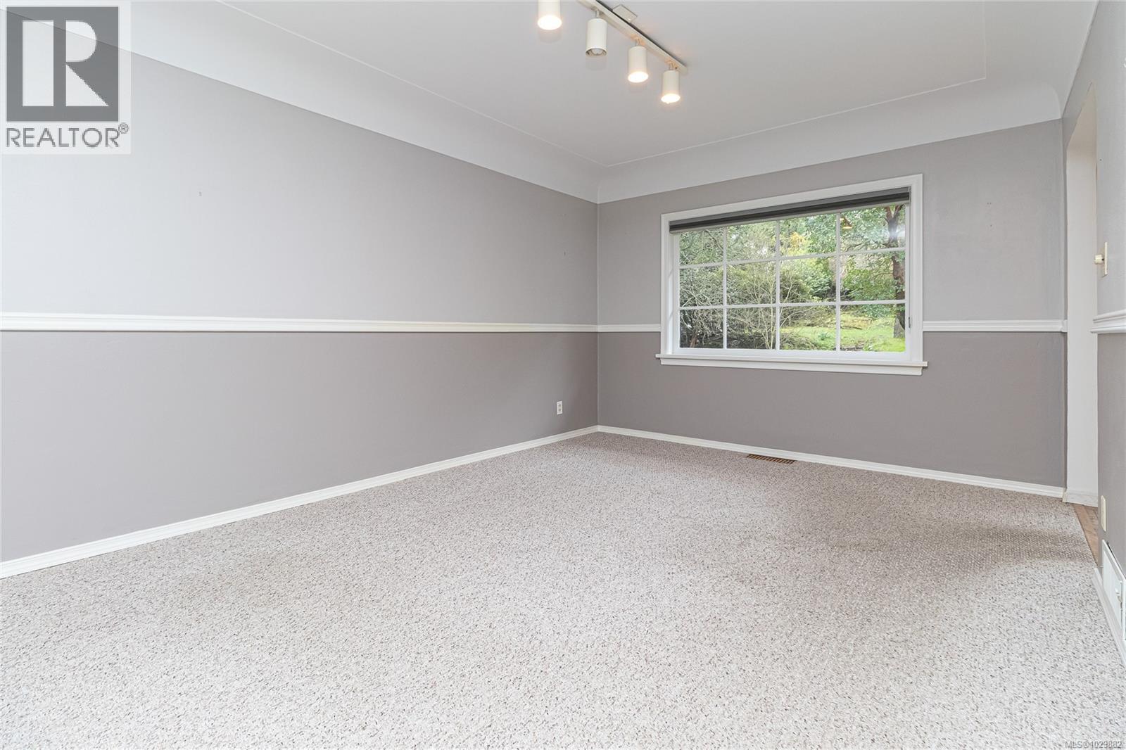  2015 Runnymede Avenue, Oak Bay