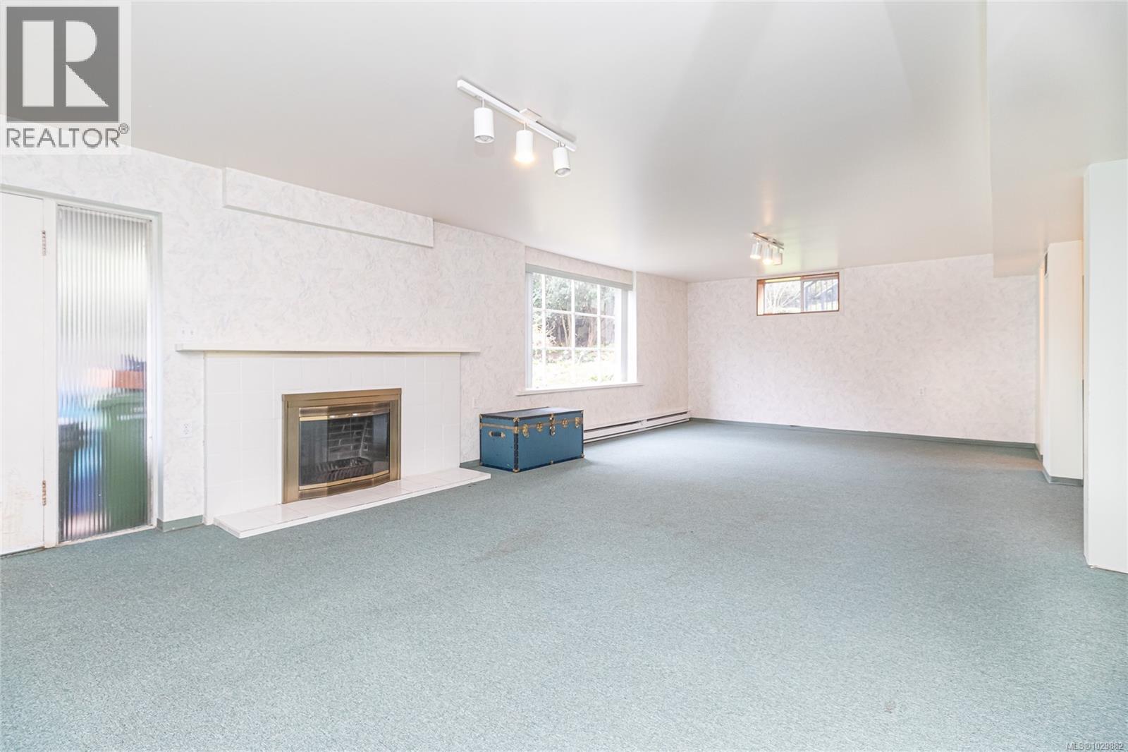  2015 Runnymede Avenue, Oak Bay