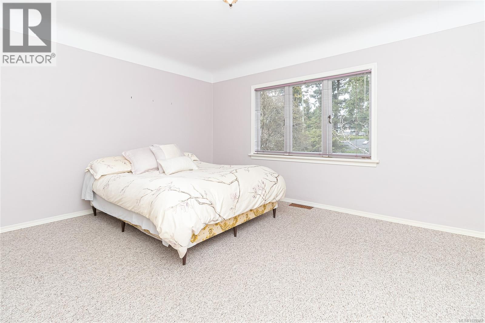  2015 Runnymede Avenue, Oak Bay