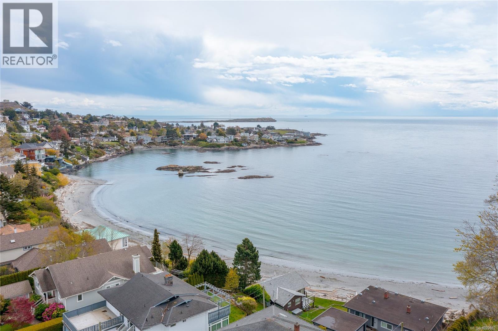  2015 Runnymede Avenue, Oak Bay