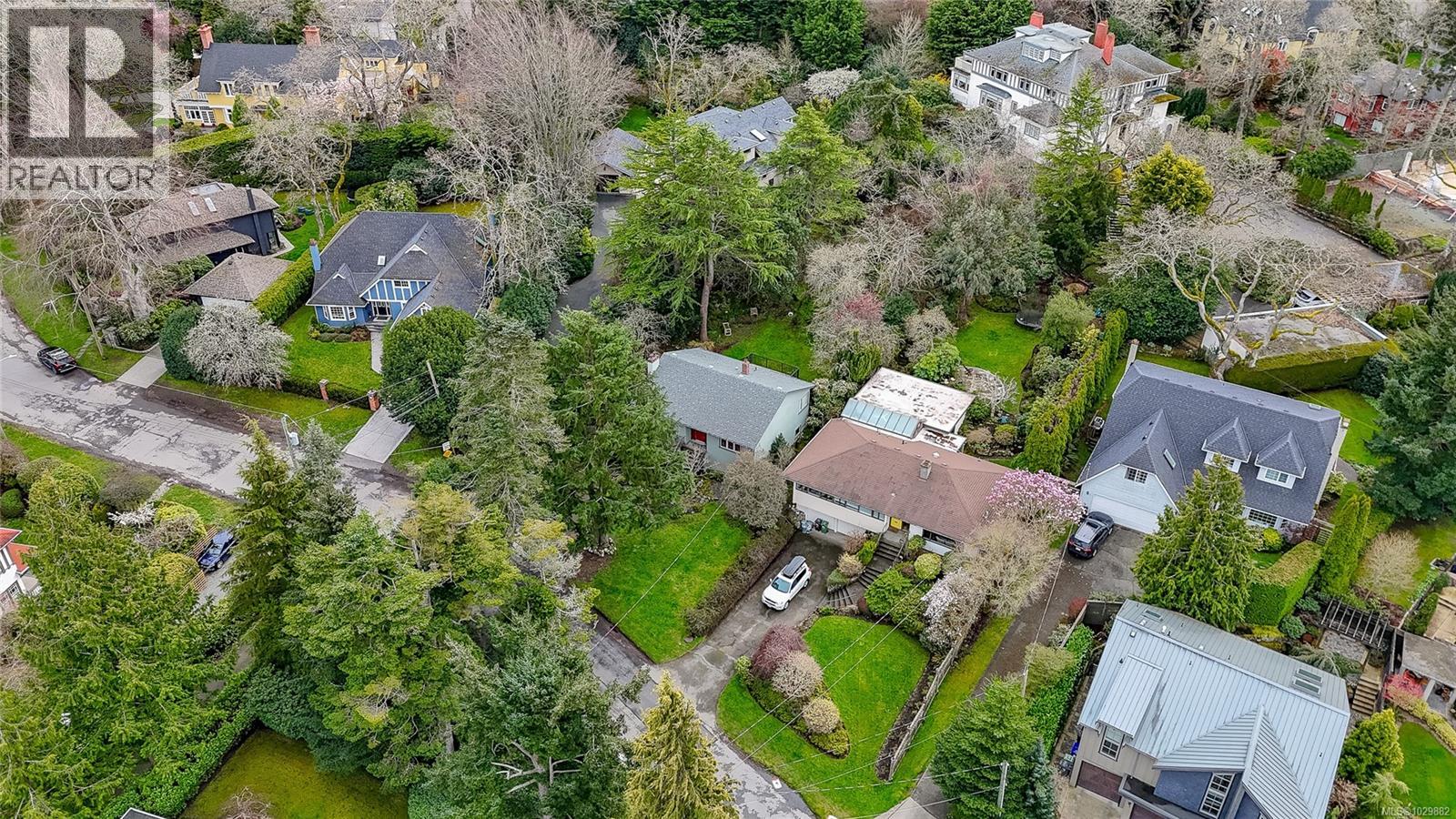  2015 Runnymede Avenue, Oak Bay