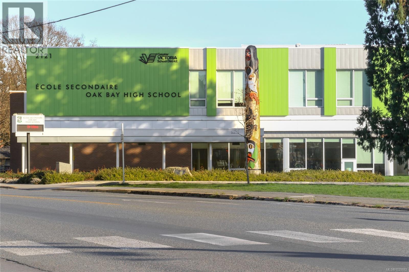  2015 Runnymede Avenue, Oak Bay