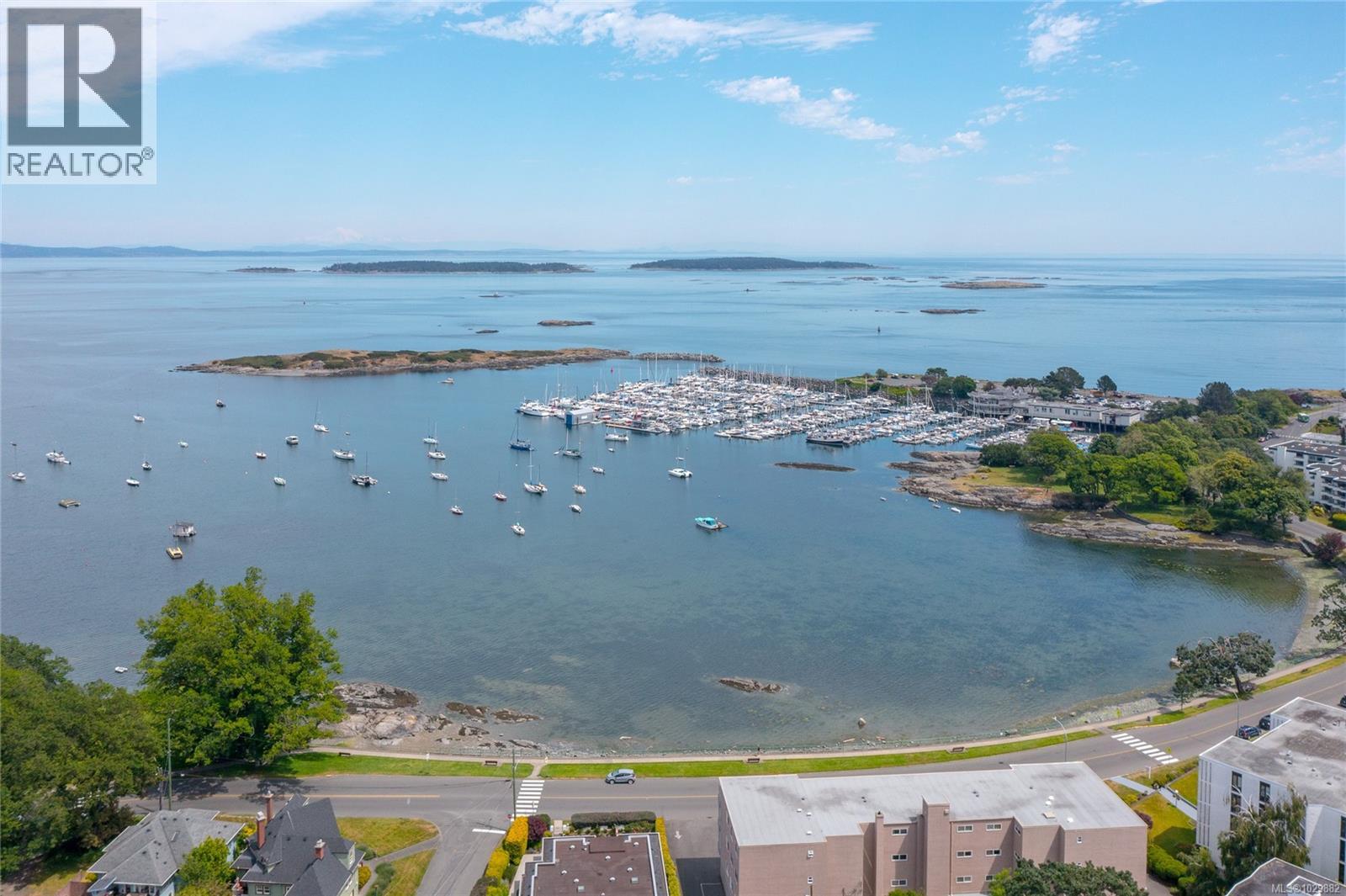  2015 Runnymede Avenue, Oak Bay