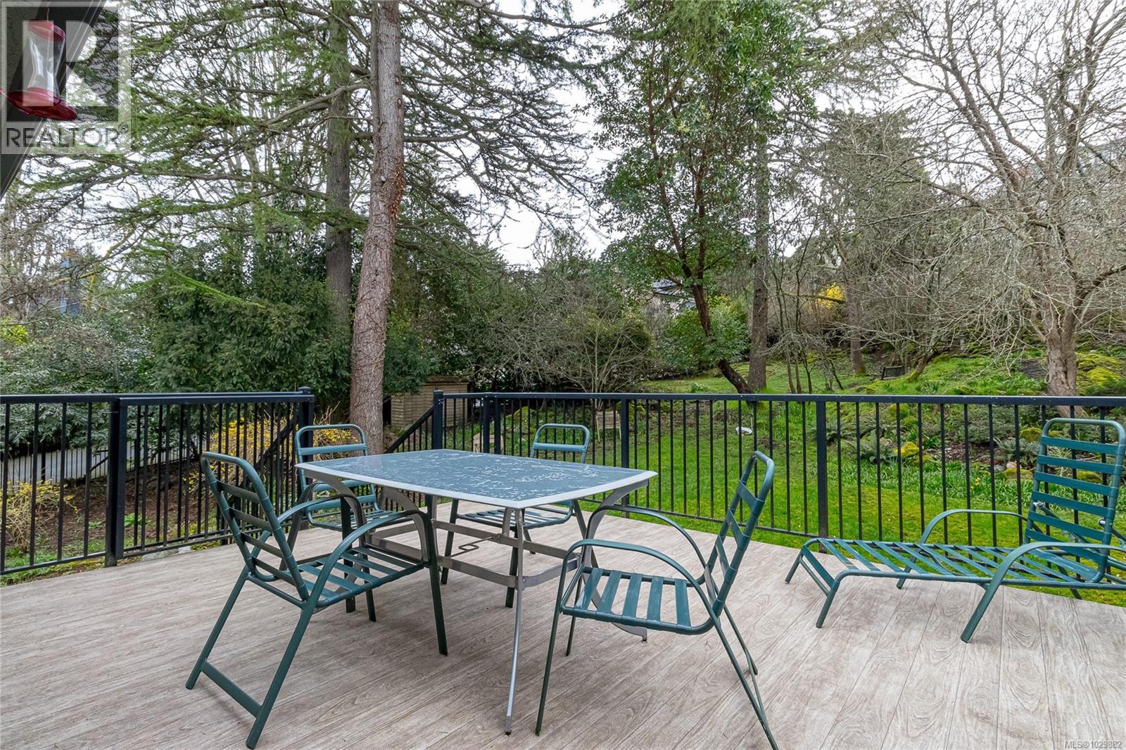  2015 Runnymede Avenue, Oak Bay