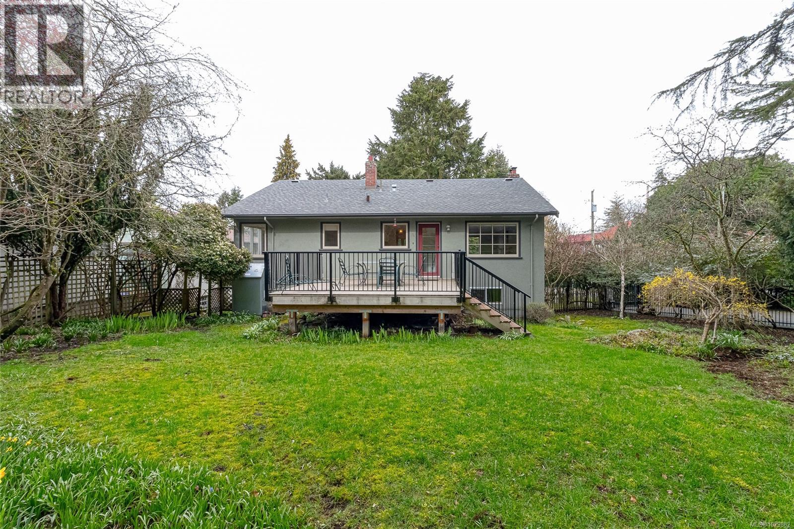  2015 Runnymede Avenue, Oak Bay