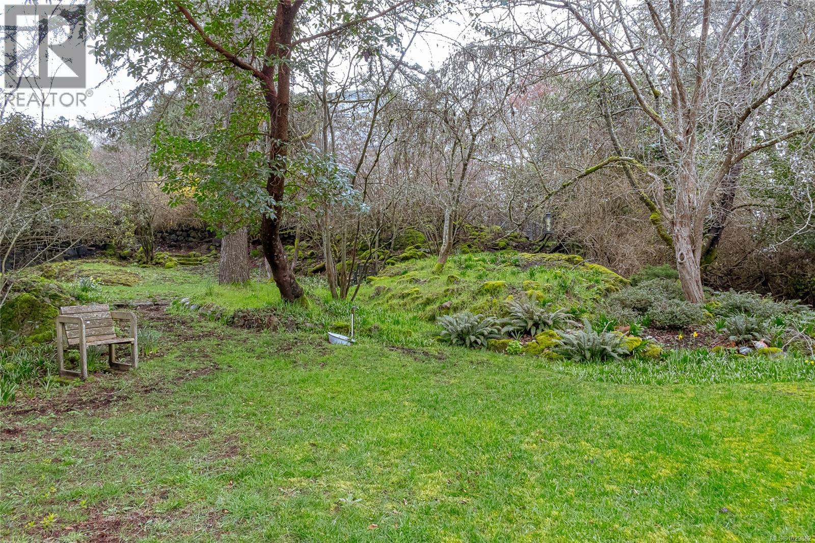  2015 Runnymede Avenue, Oak Bay