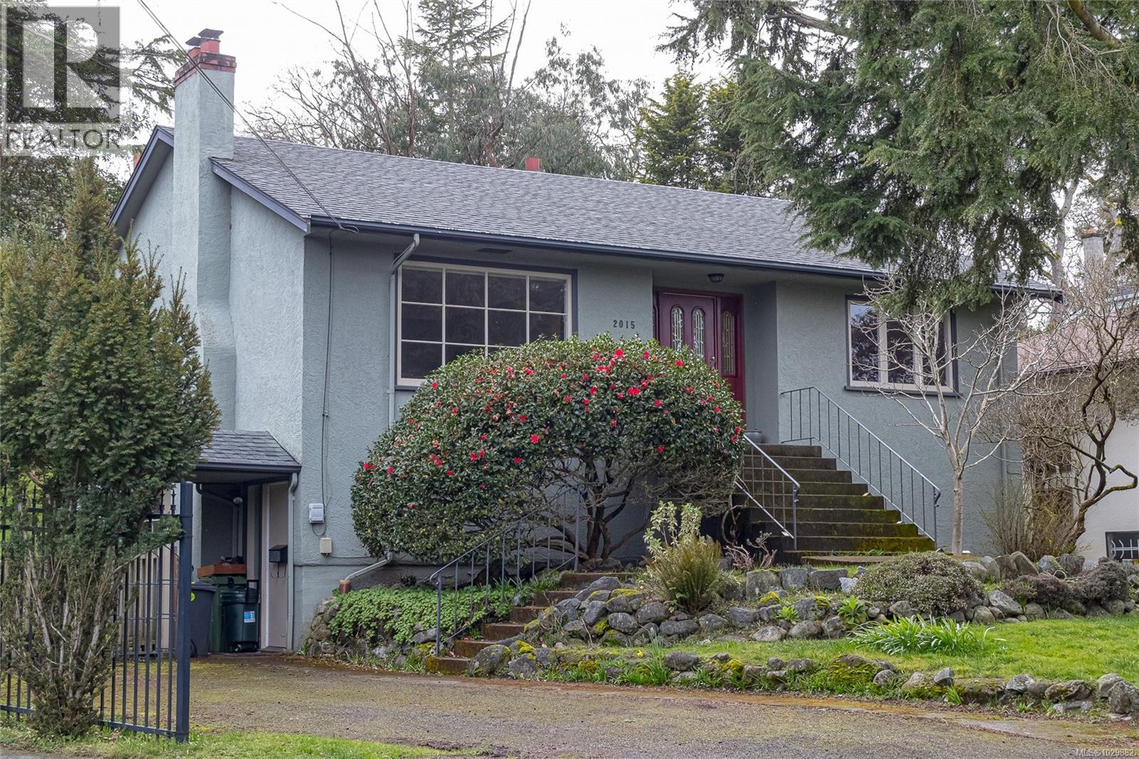  2015 Runnymede Avenue, Oak Bay
