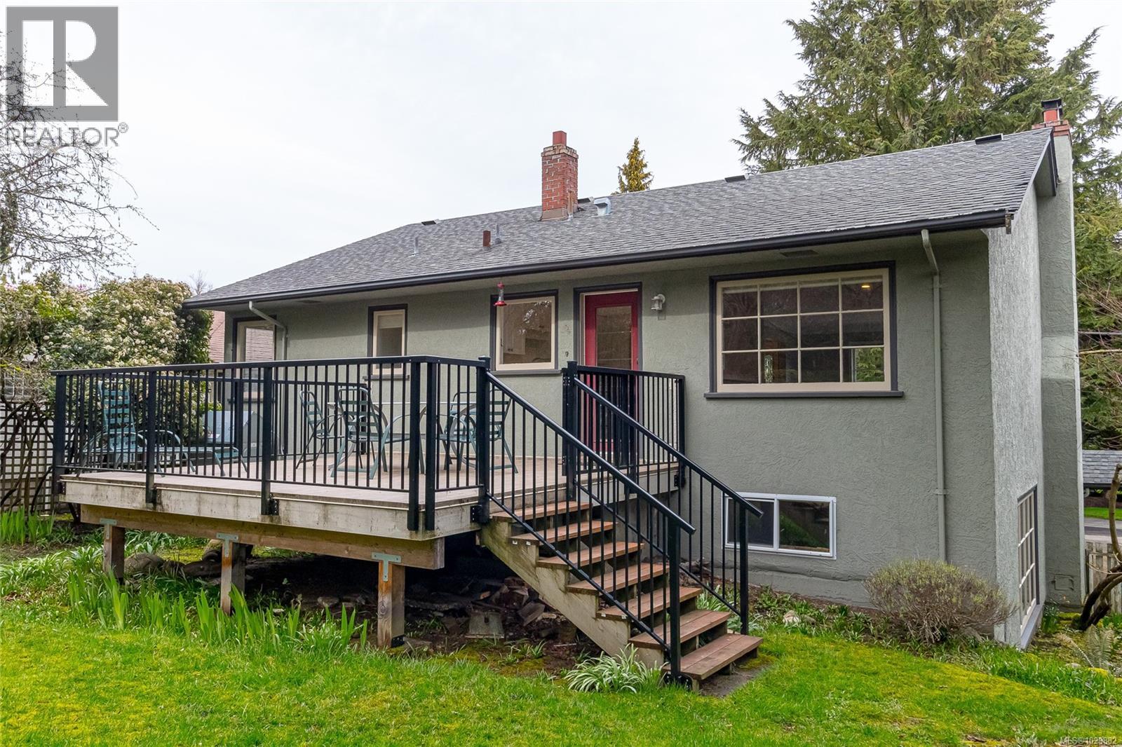  2015 Runnymede Avenue, Oak Bay