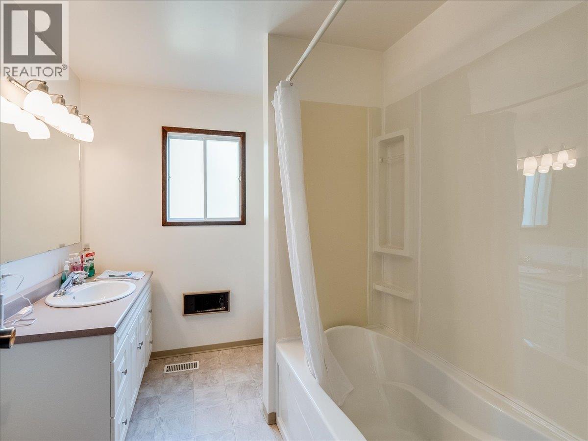 5641 Slocan River Road, Winlaw