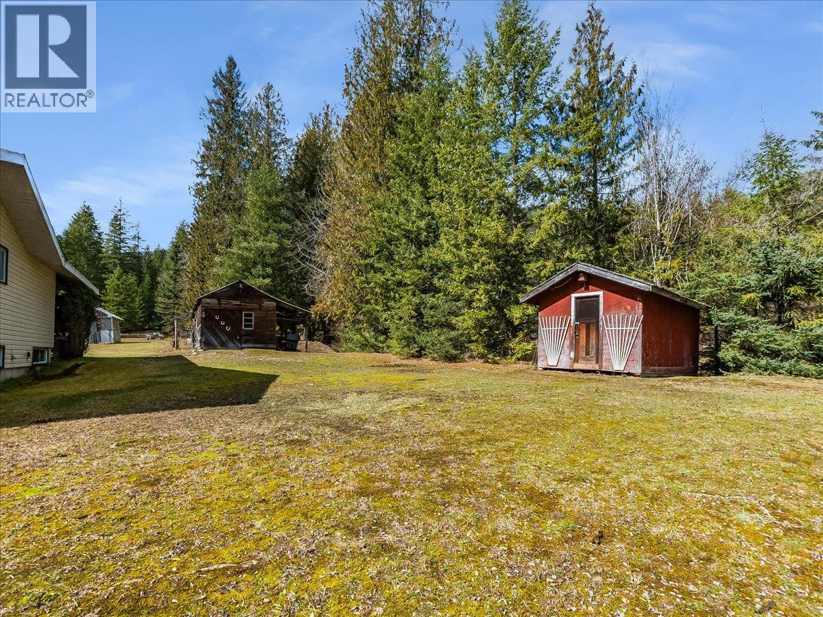 5641 Slocan River Road, Winlaw