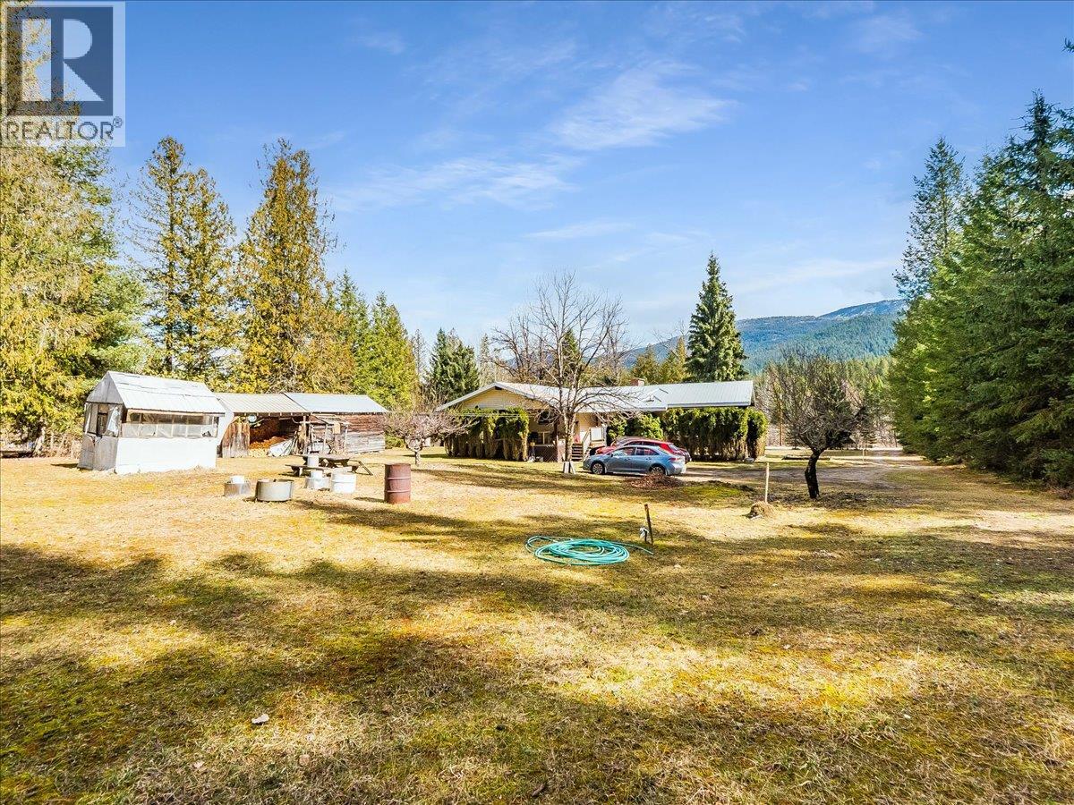 5641 Slocan River Road, Winlaw