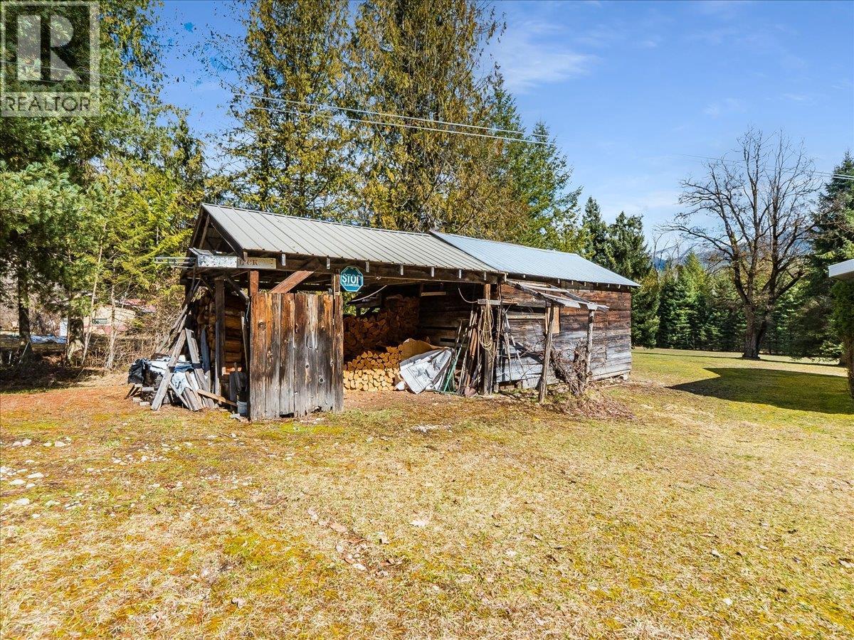 5641 Slocan River Road, Winlaw