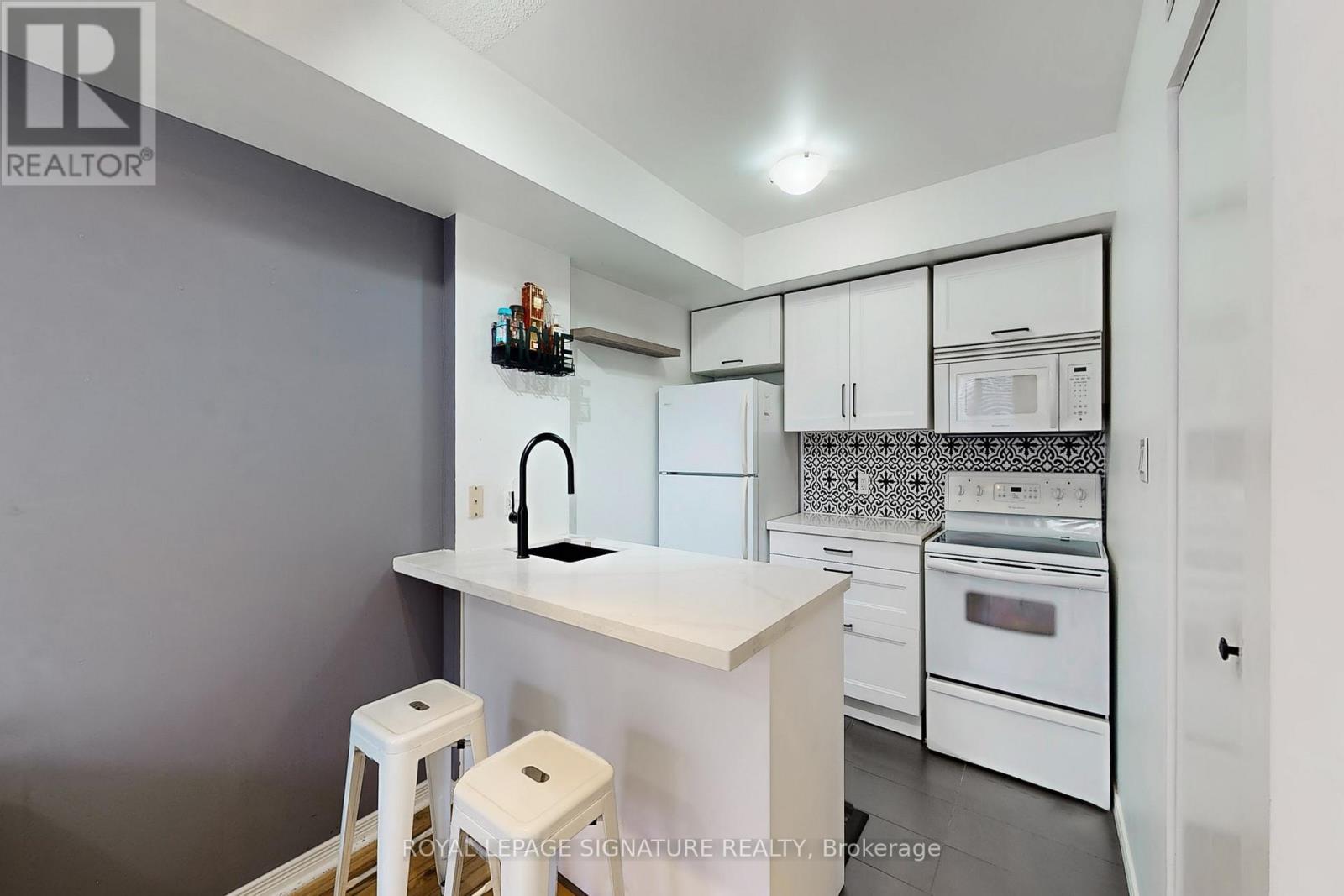 1205 - 21 PIRANDELLO STREET