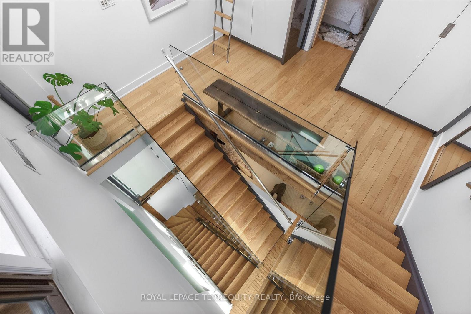 #1 75 MARKHAM STREET - 26