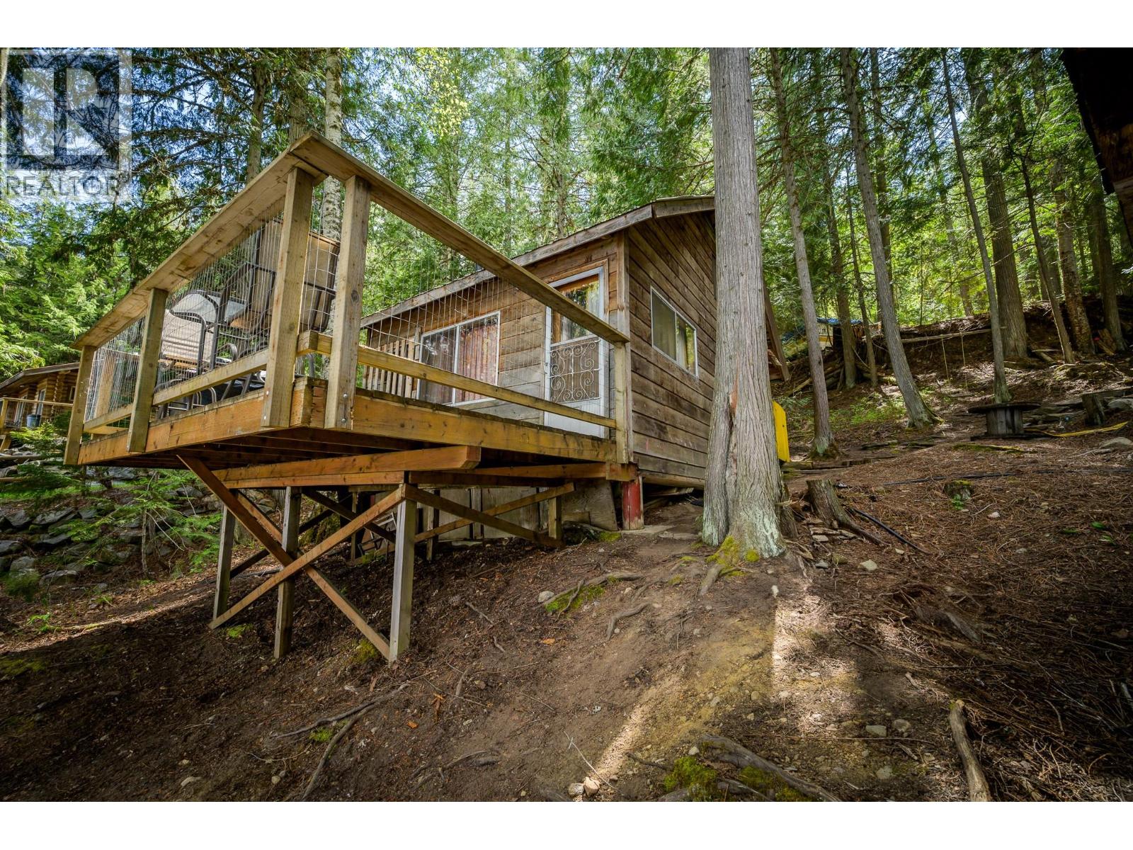 5319 EAST BARRIERE LAKE FS Road, Barriere