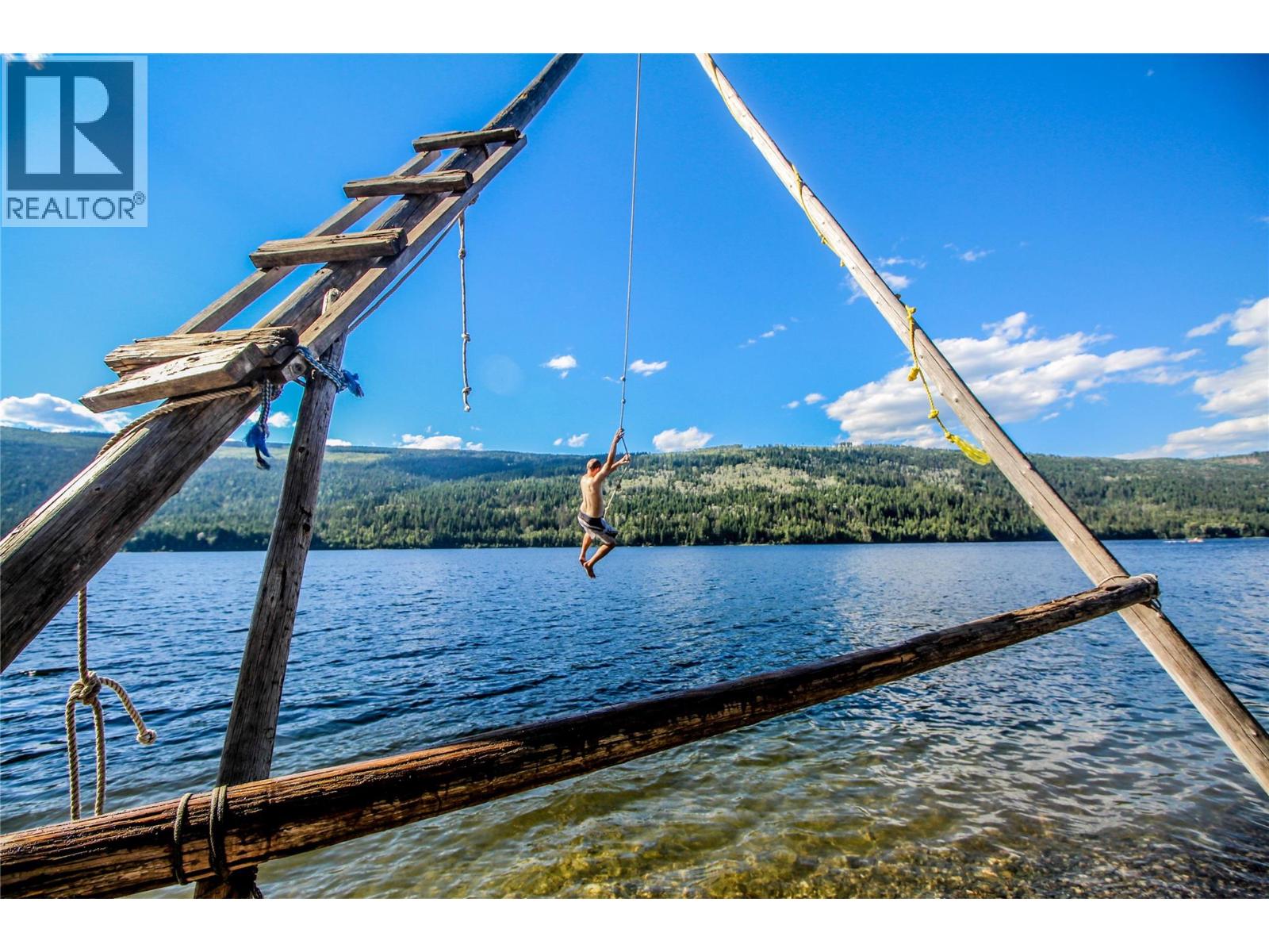 5319 EAST BARRIERE LAKE FS Road, Barriere