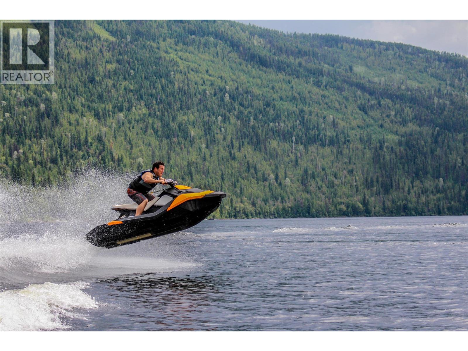 5319 EAST BARRIERE LAKE FS Road, Barriere