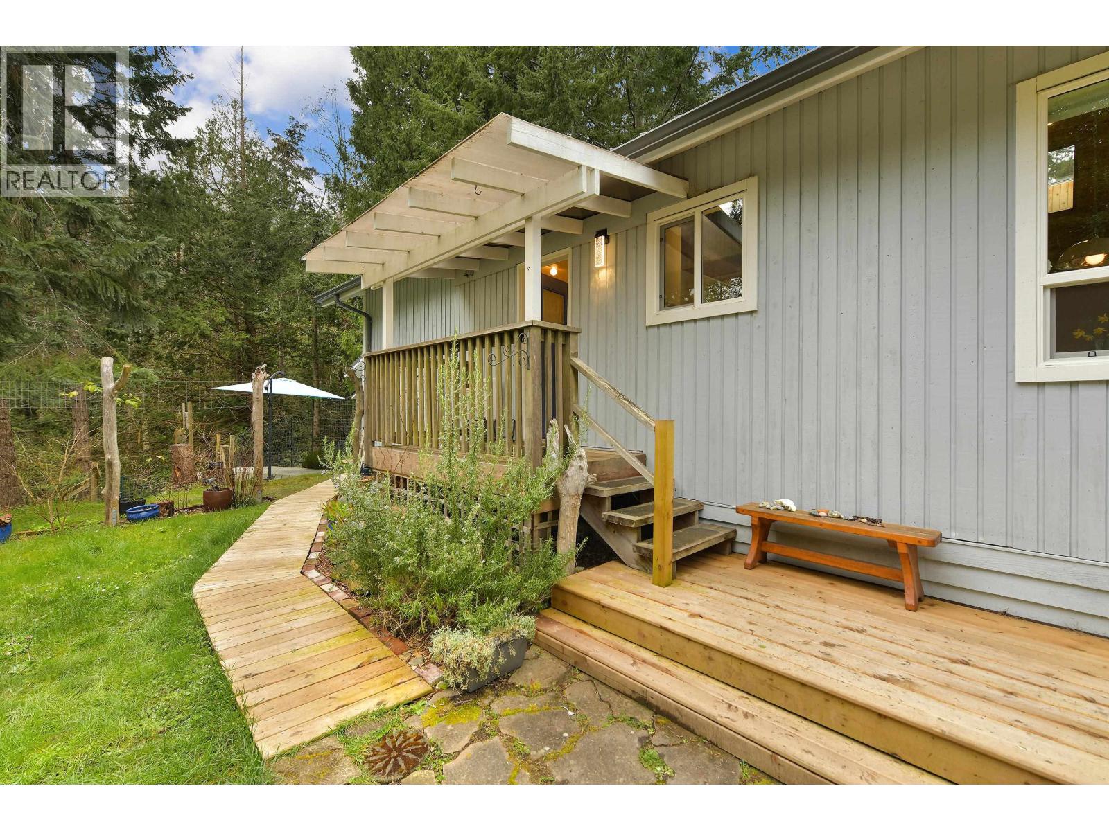 568 BAYVIEW DRIVE, Mayne Island
