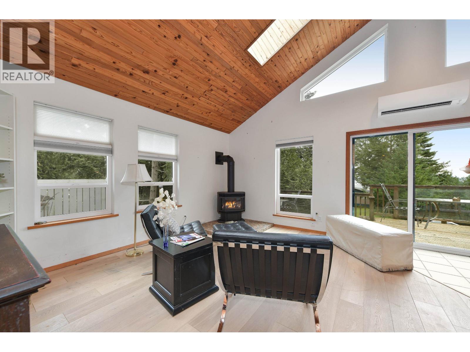 568 BAYVIEW DRIVE, Mayne Island