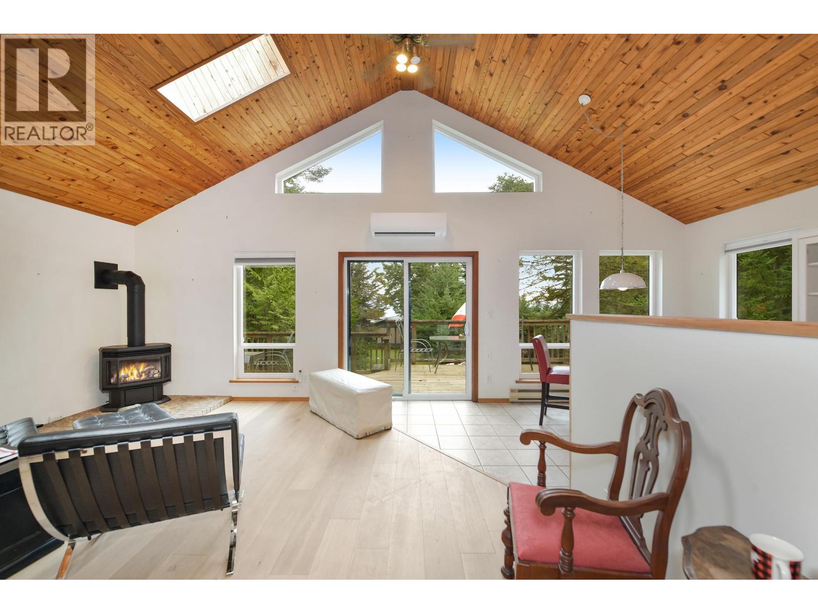 568 BAYVIEW DRIVE, Mayne Island