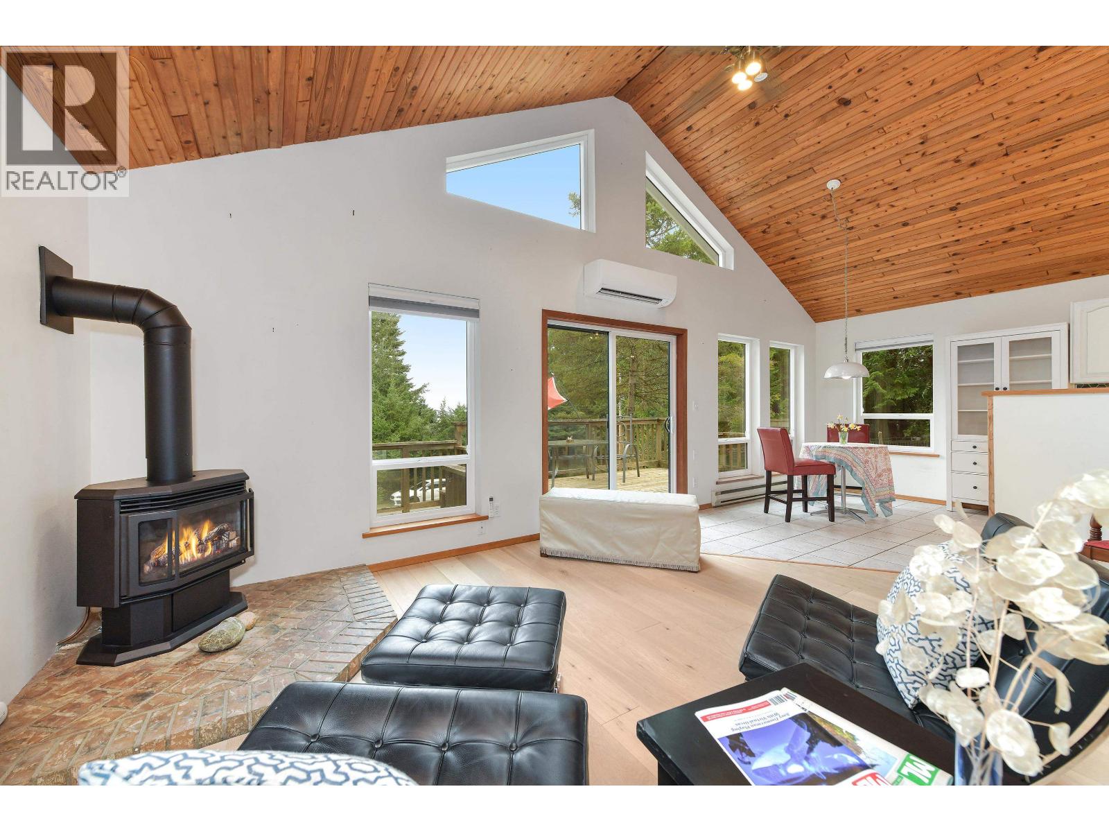 568 BAYVIEW DRIVE, Mayne Island