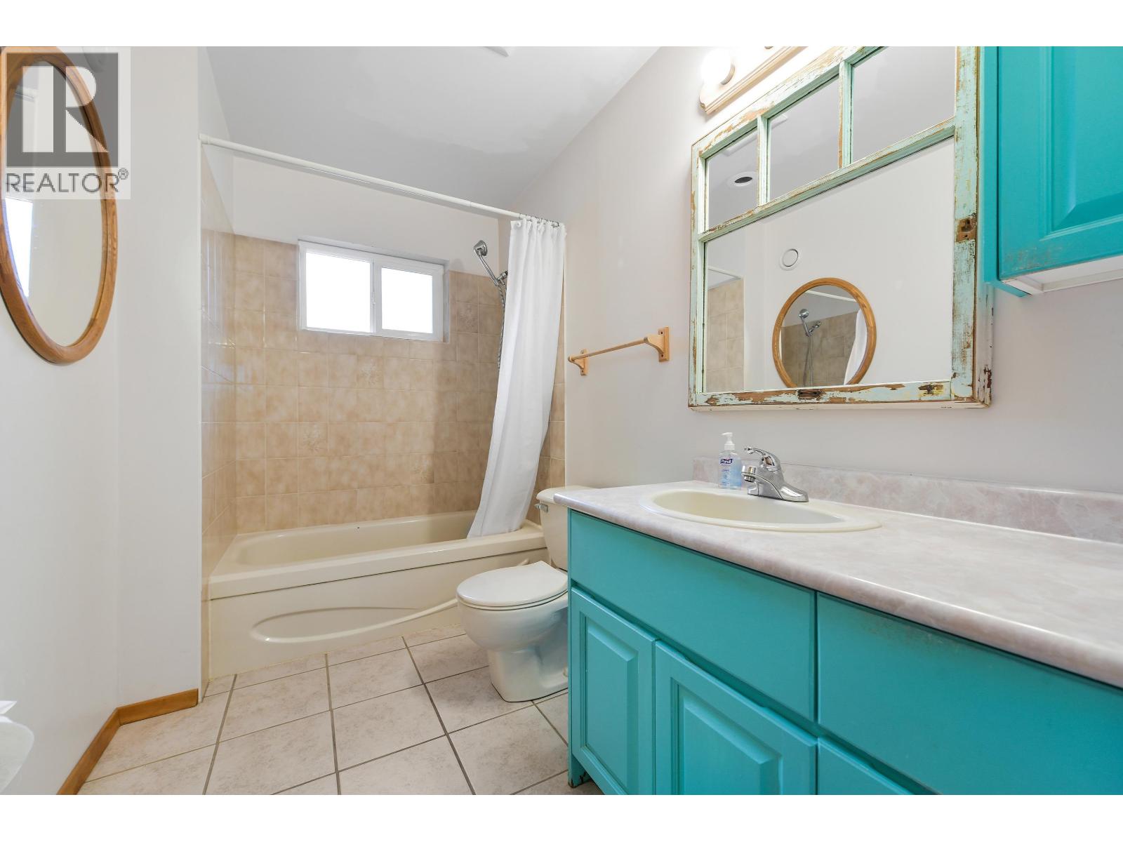 568 BAYVIEW DRIVE, Mayne Island