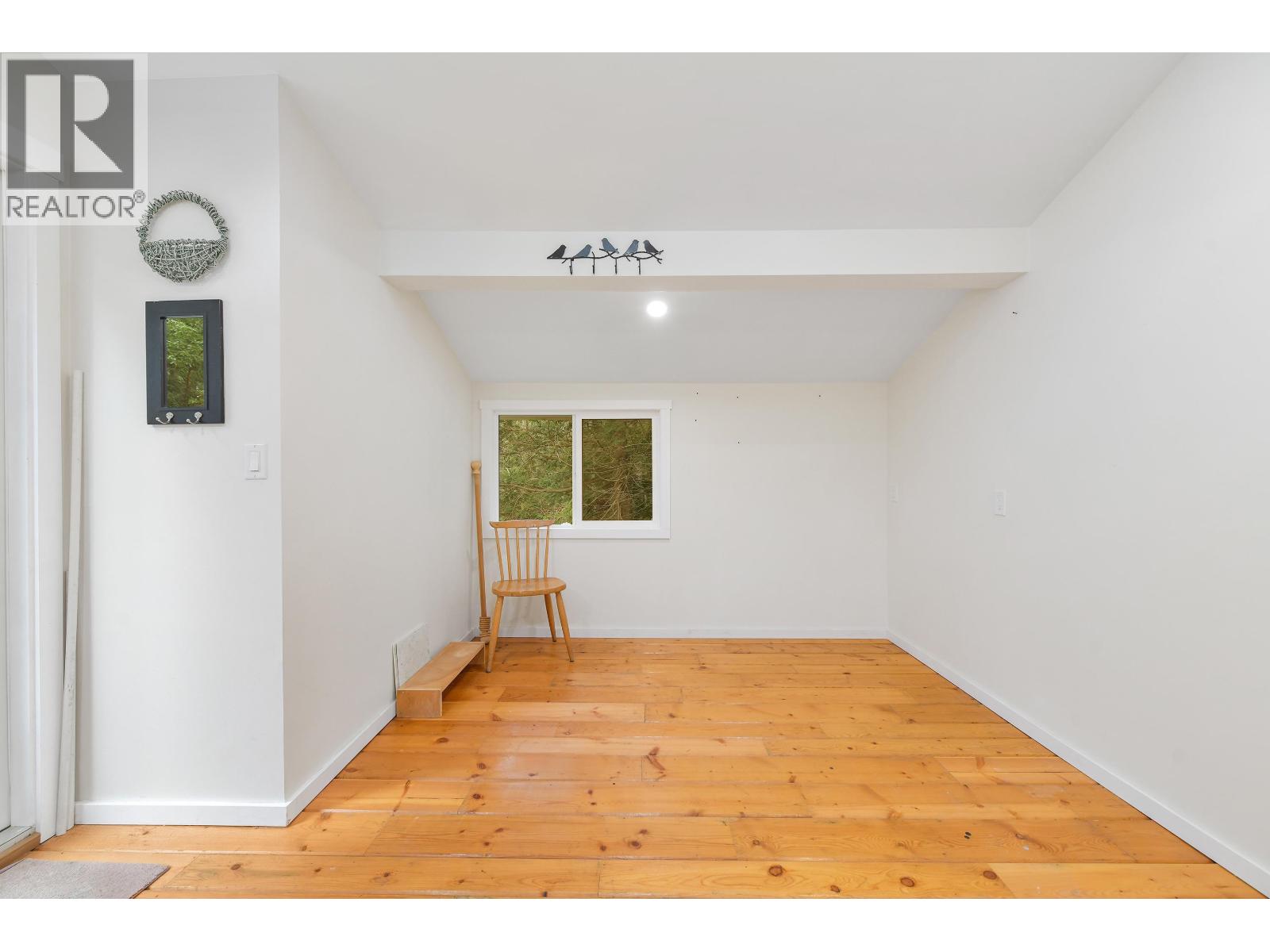 568 BAYVIEW DRIVE, Mayne Island