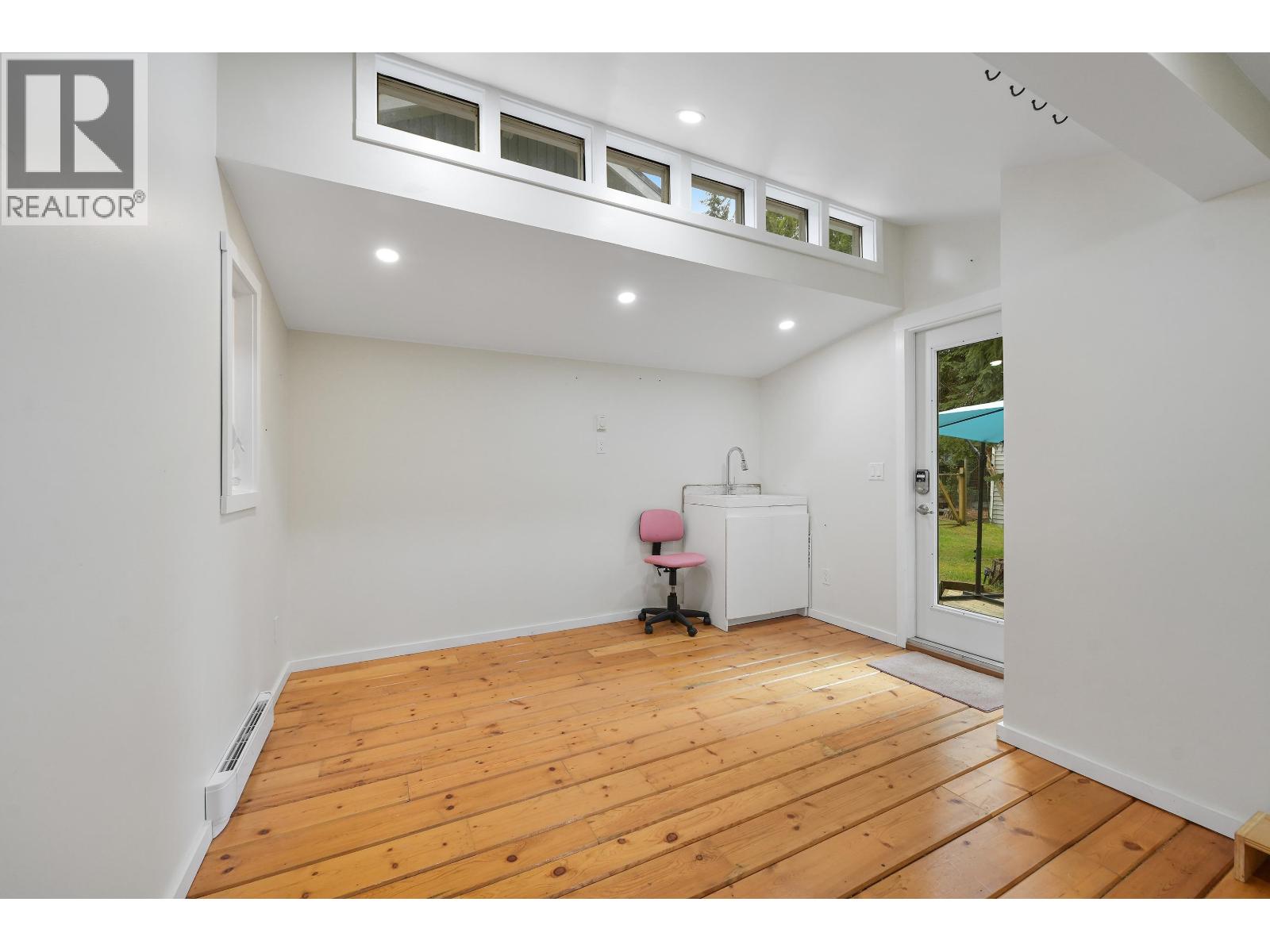 568 BAYVIEW DRIVE, Mayne Island