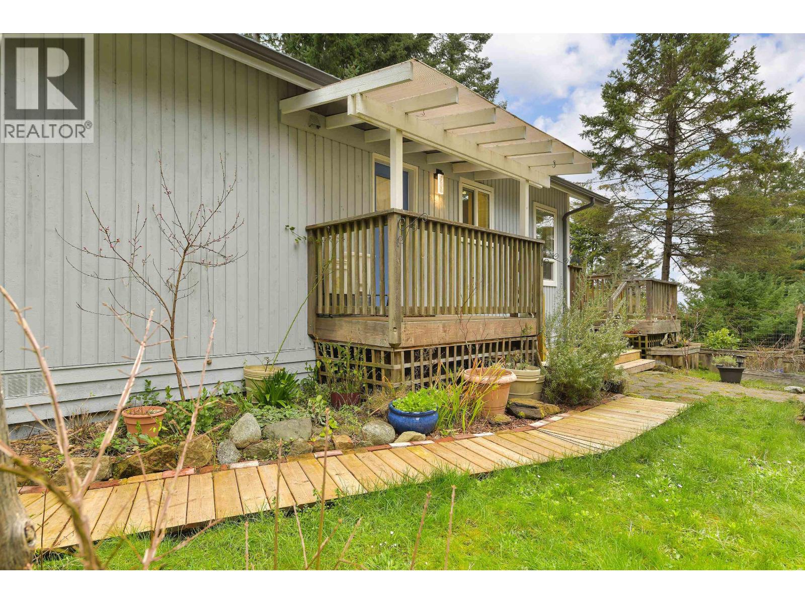 568 BAYVIEW DRIVE, Mayne Island