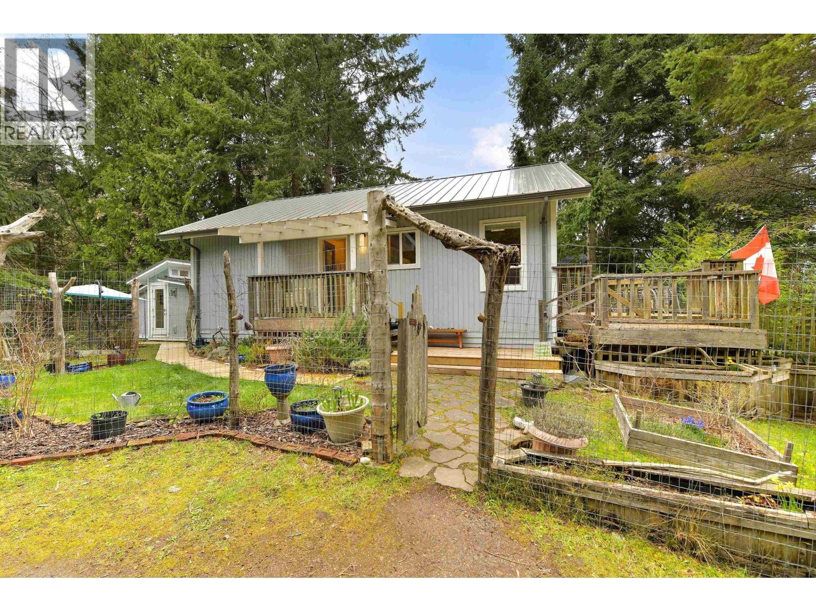 568 BAYVIEW DRIVE, Mayne Island