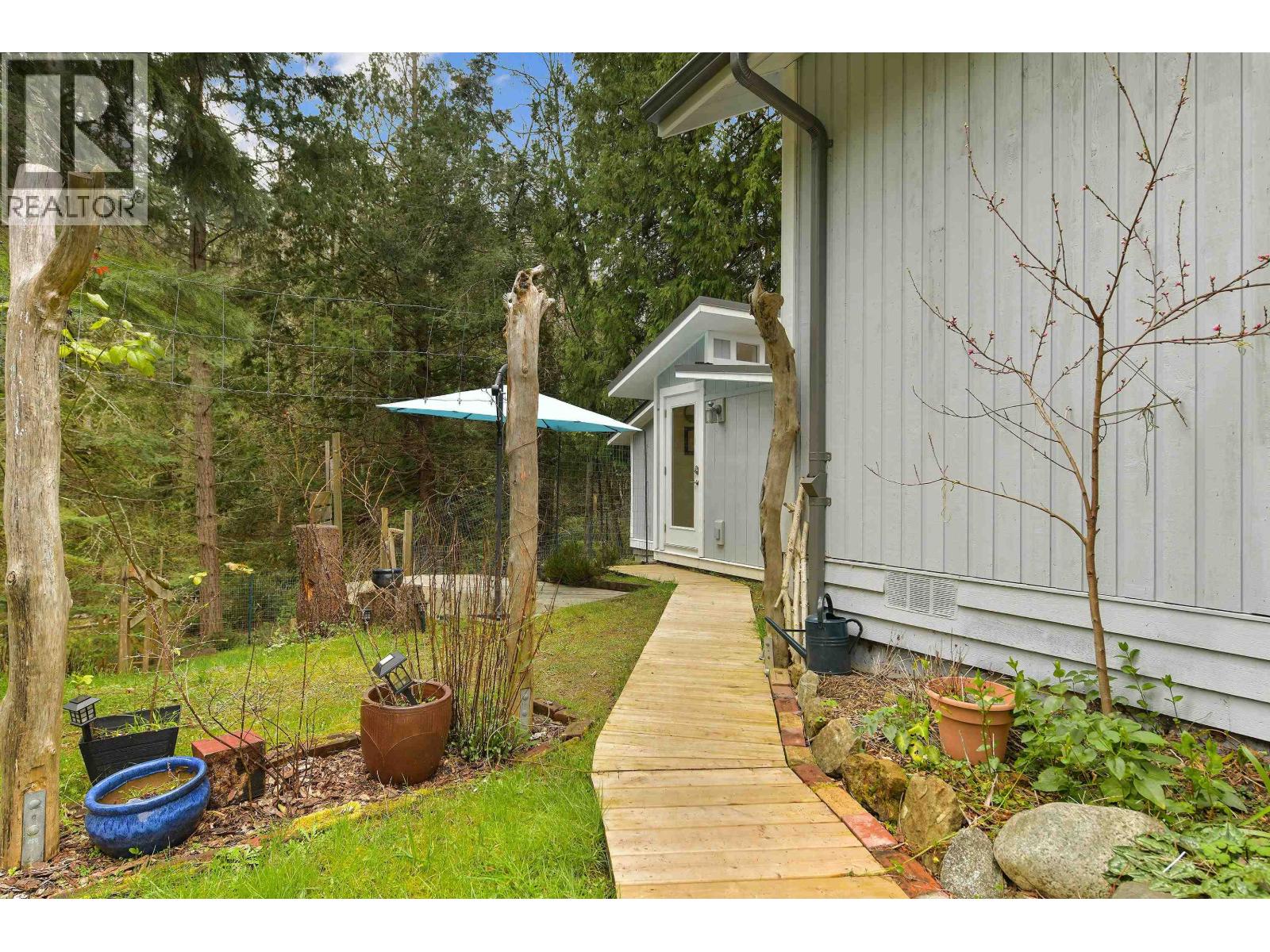 568 BAYVIEW DRIVE, Mayne Island