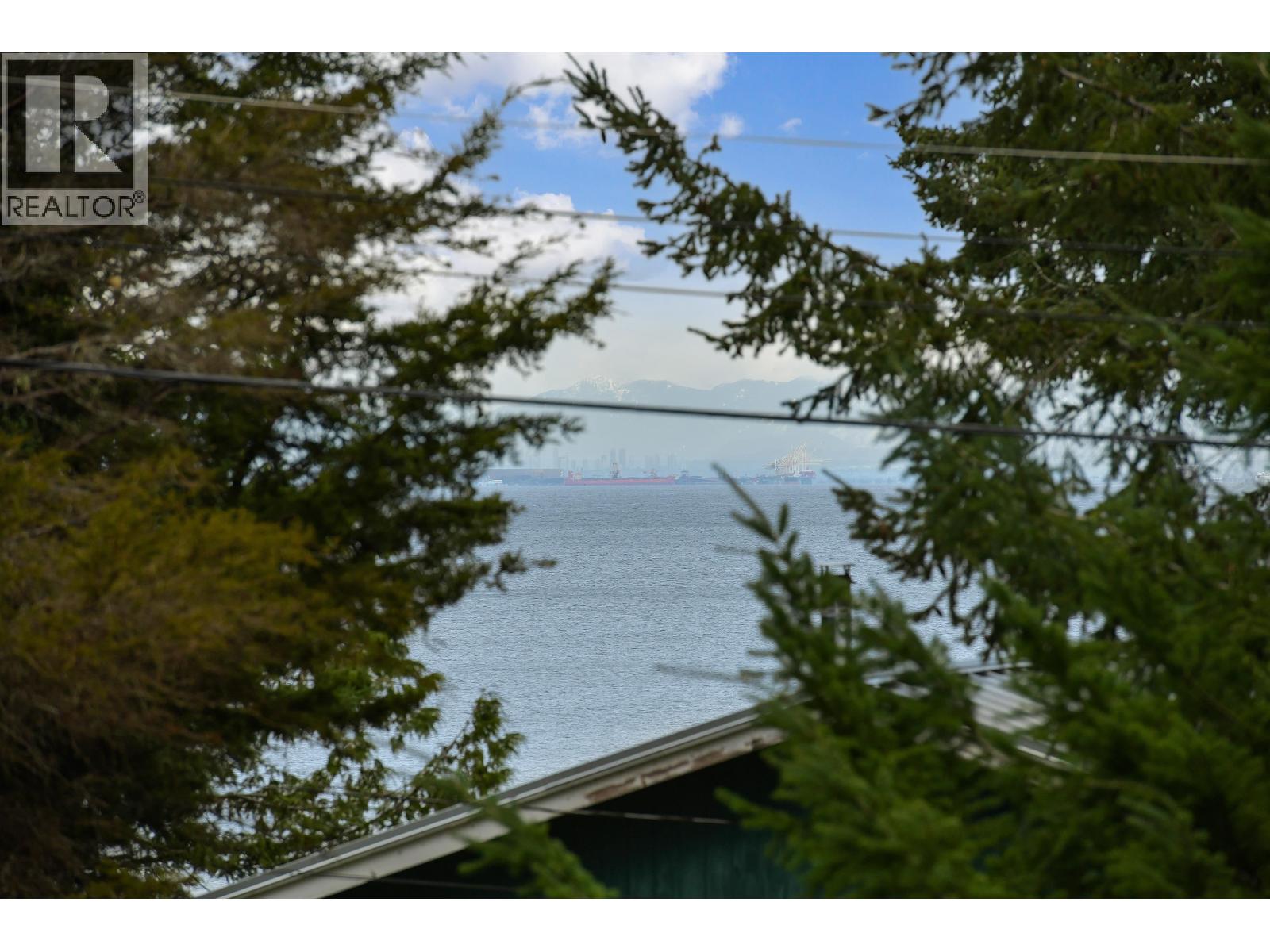 568 BAYVIEW DRIVE, Mayne Island