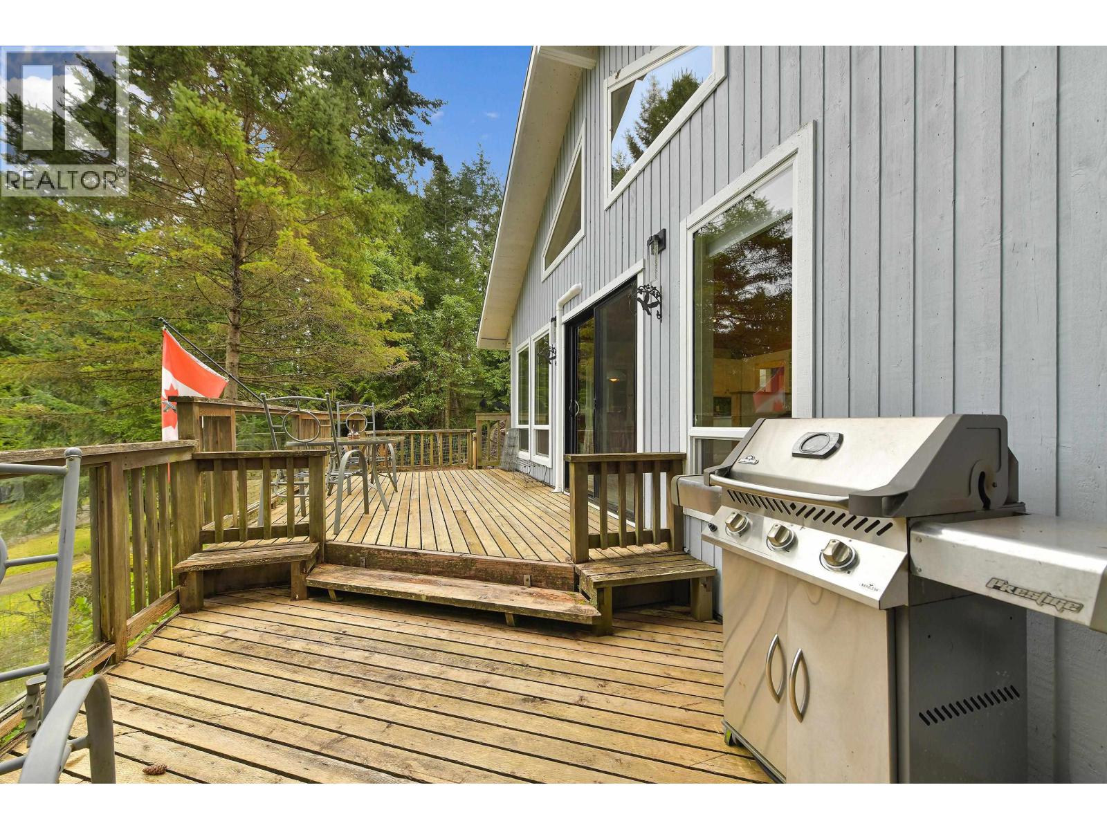 568 BAYVIEW DRIVE, Mayne Island