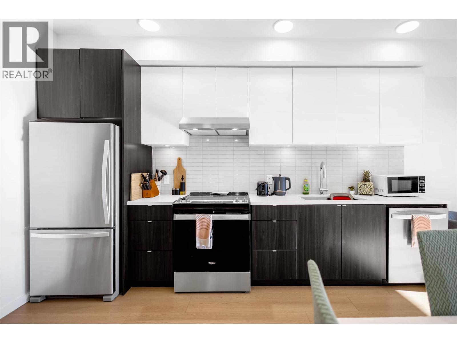 306 37994 2ND AVENUE, Squamish