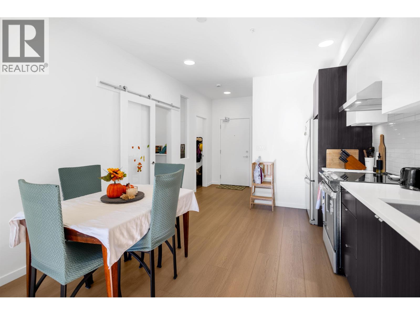 306 37994 2ND AVENUE, Squamish